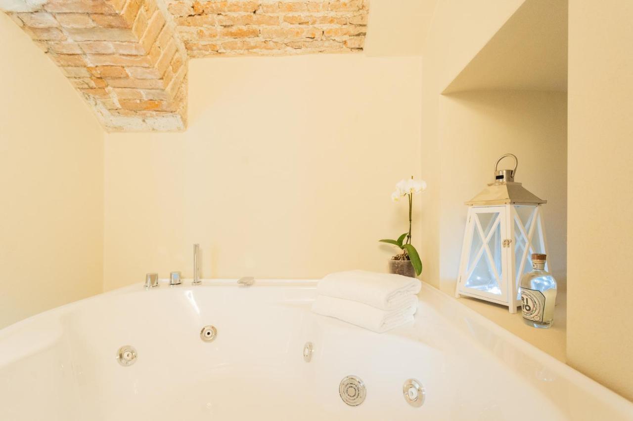 Romantic Escape City Centre With Jacuzzi & Parking By Rent All Όπως Εξωτερικό φωτογραφία